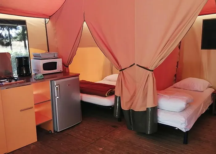 Les Portes Du Perche אתר קמפינג *